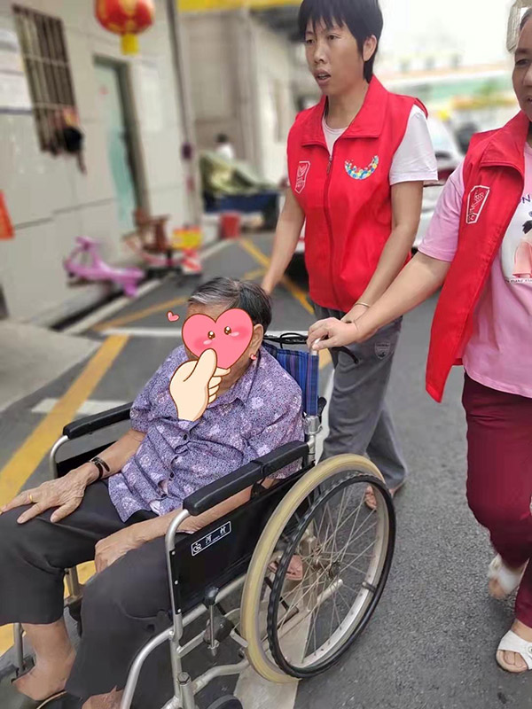 “因为自己淋过雨，所以也想给别人撑把伞” 深圳大浪残联新模式很暖心2.jpg